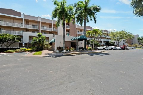 Condominio en venta en Tamarac, Florida, 2 dormitorios, 164.62 m2 № 1172594 - foto 1