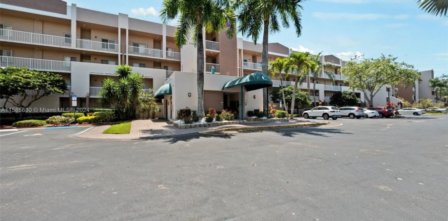 Condo in Tamarac, Florida, 2 bedrooms  № 1172594