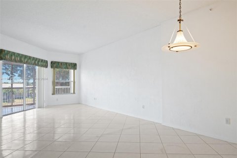 Condo in Tamarac, Florida, 2 bedrooms  № 1172594 - photo 4