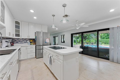 House in Coral Springs, Florida 4 bedrooms, 268.58 sq.m. № 1397580 - photo 17