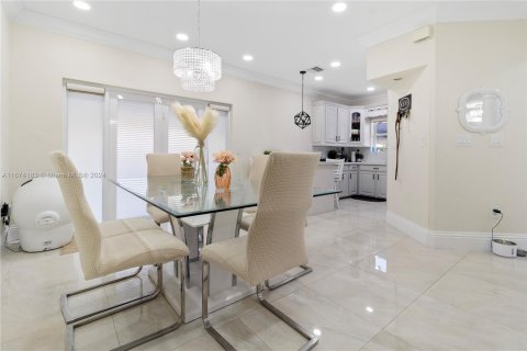 Casa en venta en Miami, Florida, 4 dormitorios, 193.05 m2 № 1397581 - foto 5