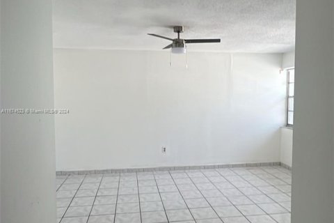 Adosado en alquiler en Miami, Florida, 3 dormitorios, 171.87 m2 № 1397688 - foto 10