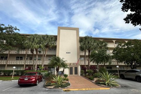 Condo in Coconut Creek, Florida, 2 bedrooms  № 970352 - photo 13