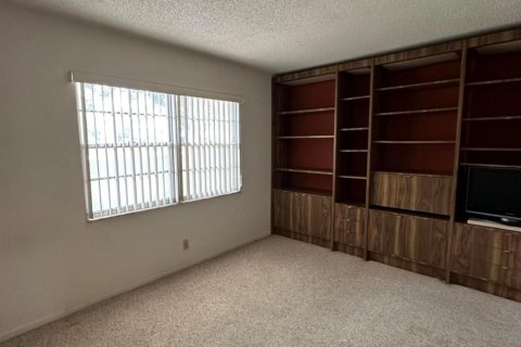 Condo in Coconut Creek, Florida, 2 bedrooms  № 970352 - photo 2