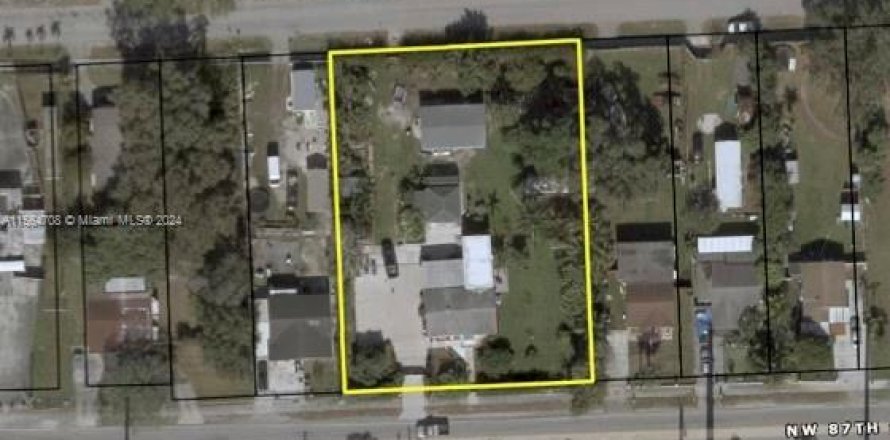 Commercial property in Miami, Florida № 1100625