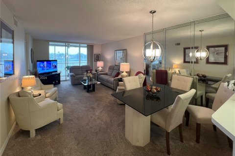 Condominio en venta en Tamarac, Florida, 2 dormitorios, 112.88 m2 № 1000527 - foto 4