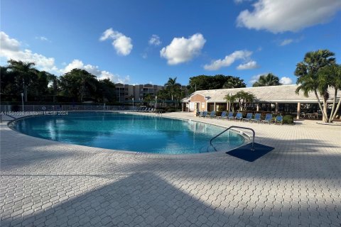 Condominio en venta en Tamarac, Florida, 2 dormitorios, 112.88 m2 № 1000527 - foto 5