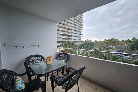 Condo in Fort Lauderdale, Florida, 1 bedroom  № 970517 - photo 1