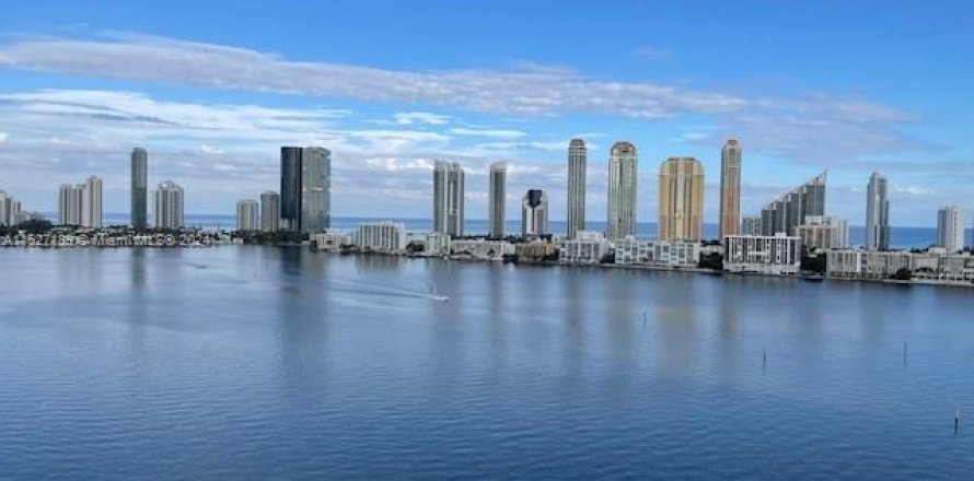 Condominio en Aventura, Florida, 3 dormitorios  № 990977