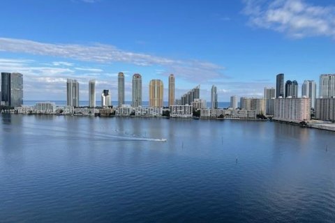 Condominio en venta en Aventura, Florida, 3 dormitorios, 247.58 m2 № 990977 - foto 2