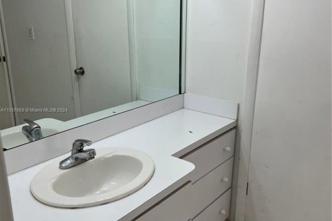 Copropriété à vendre à Miami, Floride: 2 chambres, 103.12 m2 № 1080990 - photo 11