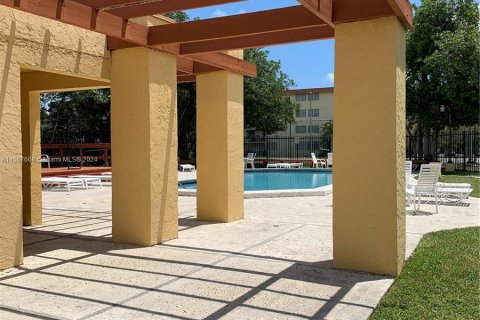 Copropriété à vendre à Miami, Floride: 2 chambres, 103.12 m2 № 1080990 - photo 2