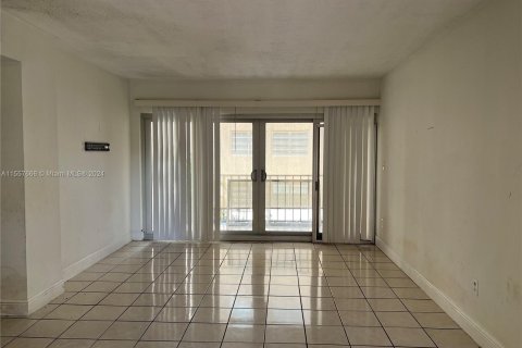 Condo in Miami, Florida, 2 bedrooms  № 1080990 - photo 12