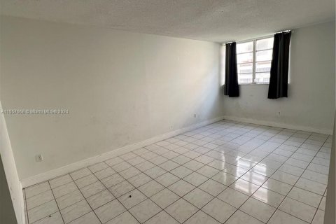 Condo in Miami, Florida, 2 bedrooms  № 1080990 - photo 9