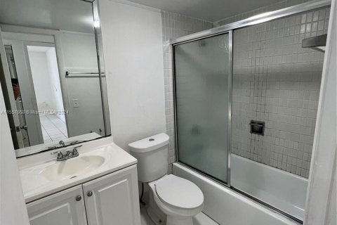 Copropriété à vendre à Miami, Floride: 2 chambres, 103.12 m2 № 1080990 - photo 8