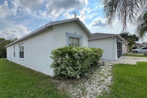 House in Davenport, Florida 4 bedrooms, 156.82 sq.m. № 1314095 - photo 2