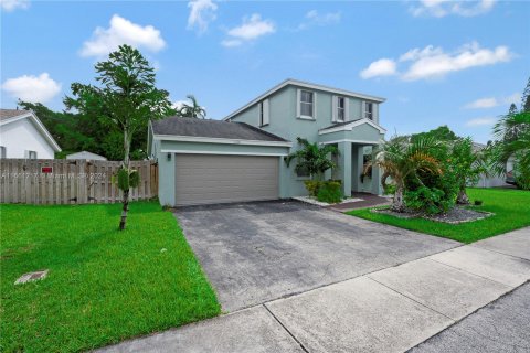 House in Sunrise, Florida 4 bedrooms, 206.15 sq.m. № 1380052 - photo 1