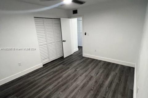 Condo in Miami, Florida, 2 bedrooms  № 1380110 - photo 10