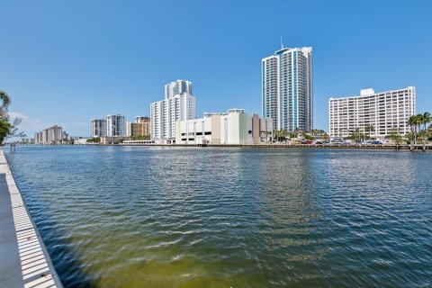 Condominio en venta en Hallandale Beach, Florida, 2 dormitorios, 132.85 m2 № 1229834 - foto 22