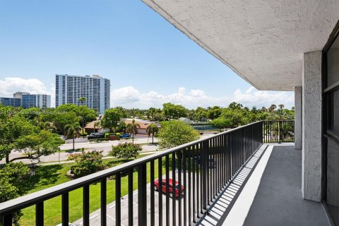 Copropriété à vendre à Hallandale Beach, Floride: 2 chambres, 132.85 m2 № 1229834 - photo 1