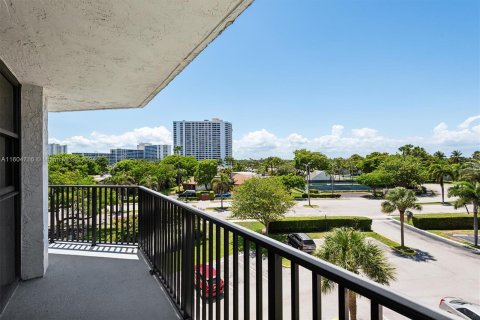 Condominio en venta en Hallandale Beach, Florida, 2 dormitorios, 132.85 m2 № 1229834 - foto 2