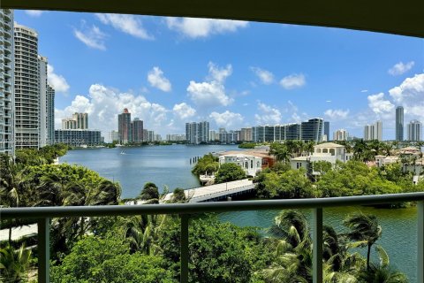 Condo in Aventura, Florida, 2 bedrooms  № 1290874 - photo 9