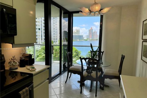 Condo in Aventura, Florida, 2 bedrooms  № 1290874 - photo 13