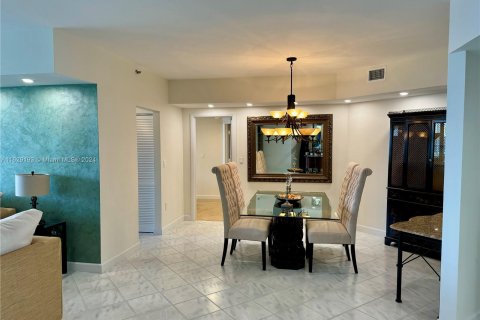 Condo in Aventura, Florida, 2 bedrooms  № 1290874 - photo 11