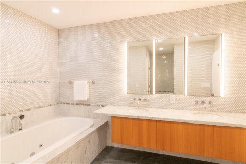 Condo in Miami Beach, Florida, 3 bedrooms  № 949441 - photo 14