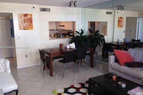 Condominio en alquiler en Miami, Florida, 1 dormitorio, 65.03 m2 № 1362167 - foto 6