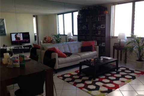 Condominio en alquiler en Miami, Florida, 1 dormitorio, 65.03 m2 № 1362167 - foto 3