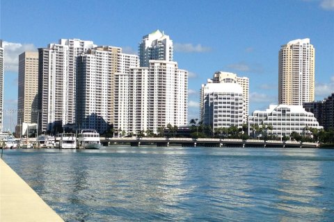 Condominio en alquiler en Miami, Florida, 1 dormitorio, 65.03 m2 № 1362167 - foto 30