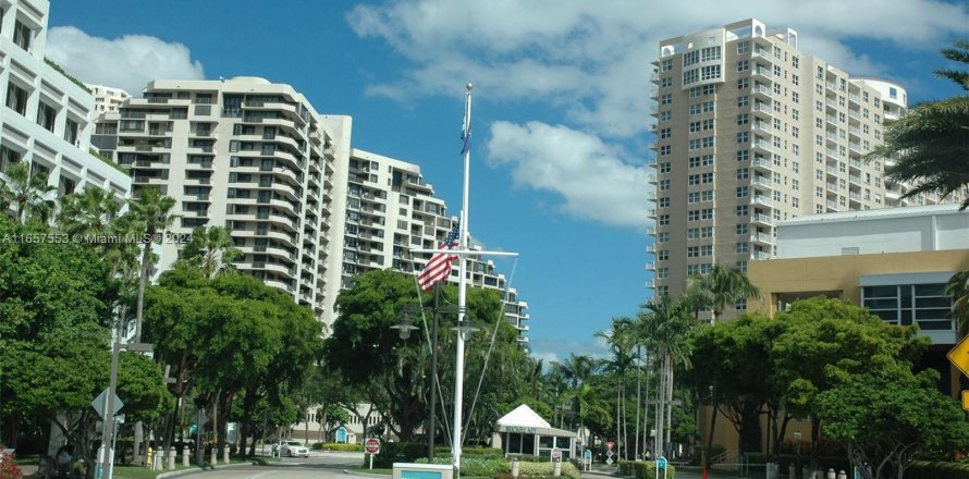 Condominio en Miami, Florida, 1 dormitorio  № 1362167