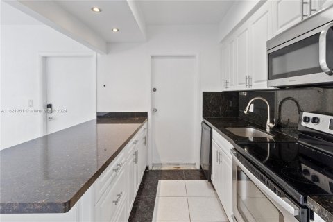 Condo in Miami Beach, Florida, 1 bedroom  № 1242277 - photo 8