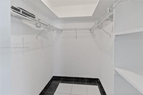 Condo in Miami Beach, Florida, 1 bedroom  № 1242277 - photo 12