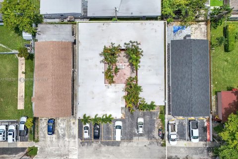 Propiedad comercial en venta en Hallandale Beach, Florida № 1242276 - foto 2