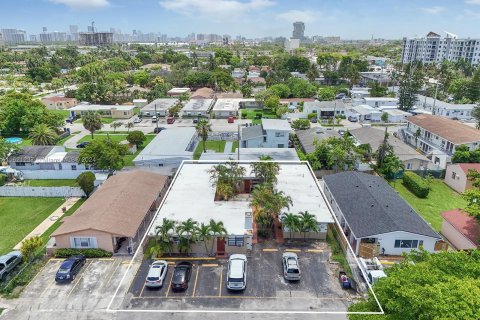 Propiedad comercial en venta en Hallandale Beach, Florida № 1242276 - foto 1