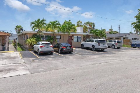 Propiedad comercial en venta en Hallandale Beach, Florida № 1242276 - foto 6