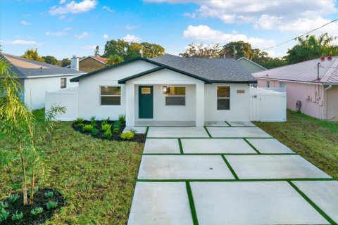 Casa en venta en Tampa, Florida, 4 dormitorios, 163.51 m2 № 1307401 - foto 2