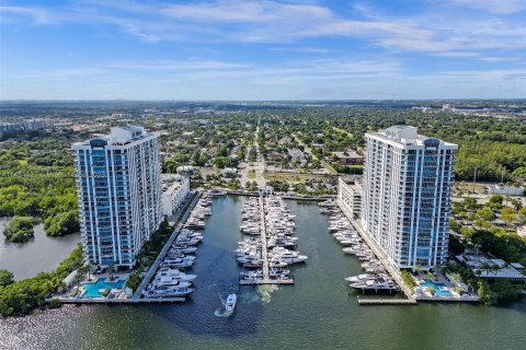 Condominio en venta en North Miami Beach, Florida, 3 dormitorios, 175.86 m2 № 832640 - foto 5