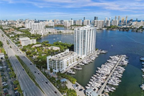Condominio en venta en North Miami Beach, Florida, 3 dormitorios, 175.86 m2 № 832640 - foto 3