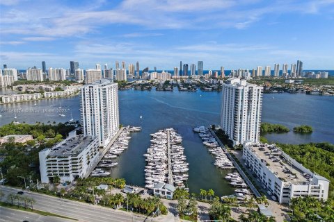 Condominio en venta en North Miami Beach, Florida, 3 dormitorios, 175.86 m2 № 832640 - foto 2