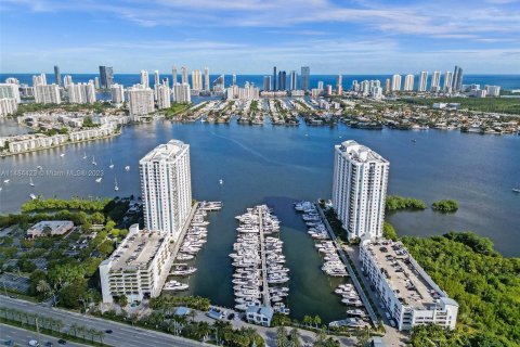 Condominio en venta en North Miami Beach, Florida, 3 dormitorios, 175.86 m2 № 832640 - foto 4