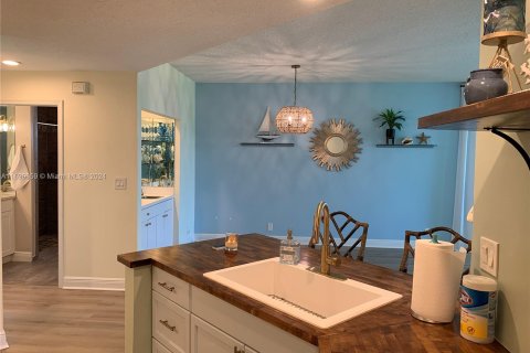 Condo in Stuart, Florida, 3 bedrooms  № 1437045 - photo 13