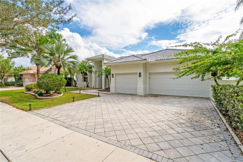Villa ou maison à vendre à Cooper City, Floride: 4 chambres, 250 m2 № 958656 - photo 1