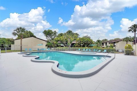 Adosado en alquiler en Miami, Florida, 3 dormitorios, 146.69 m2 № 1395192 - foto 15