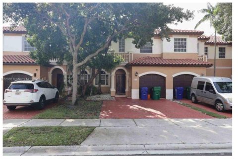 Townhouse in Miramar, Florida 3 bedrooms, 157.93 sq.m. № 1395245 - photo 2