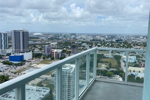 Condo in Miami, Florida, 2 bedrooms  № 1151026 - photo 2