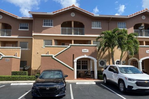 Снять в аренду квартиру в Майами, Флорида 2 спальни, 125.42м2, № 1151027 - фото 1