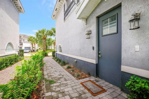 Townhouse in Lauderhill, Florida 3 bedrooms, 126.35 sq.m. № 1101528 - photo 15
